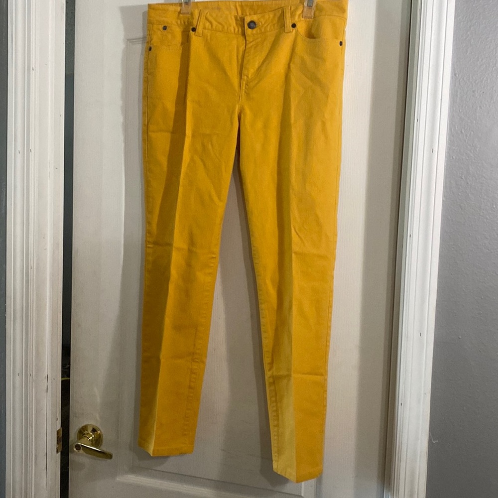 10/30 Yellow Jeans Signature